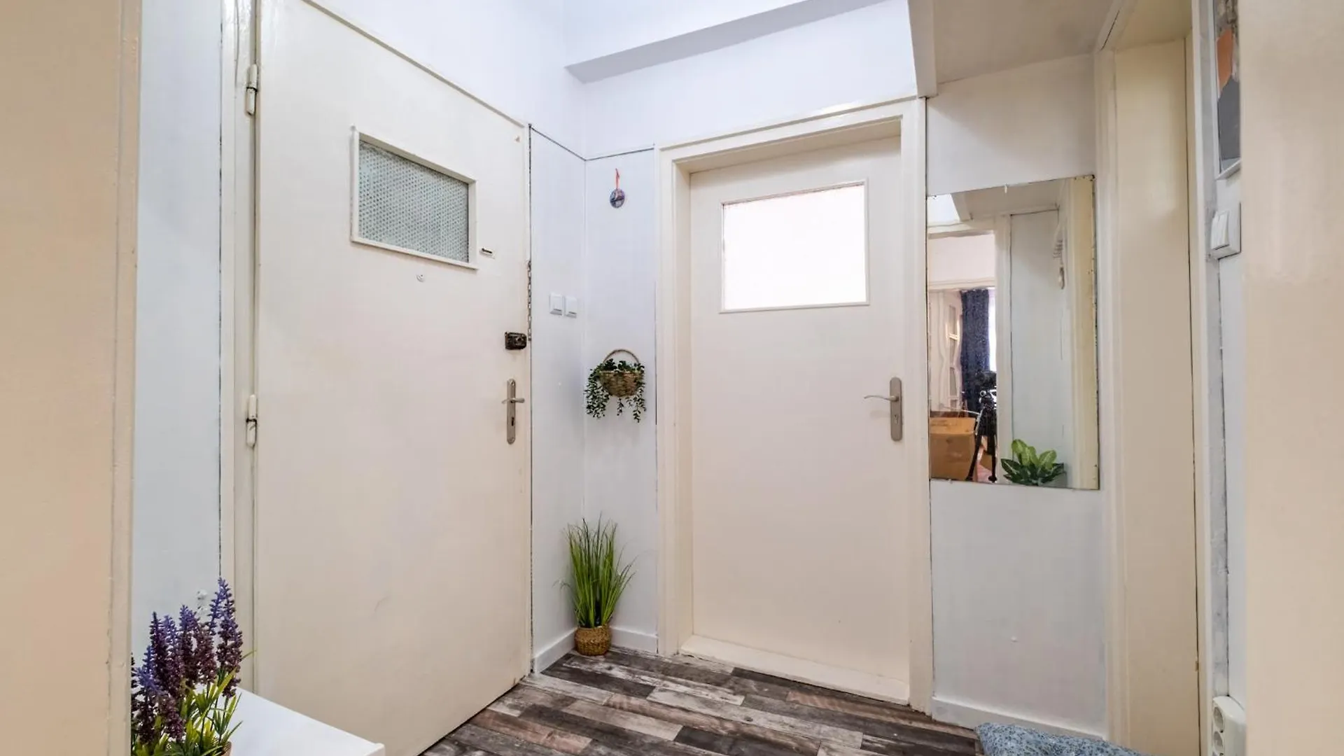 Lovely Art Apartment - Victory Varna